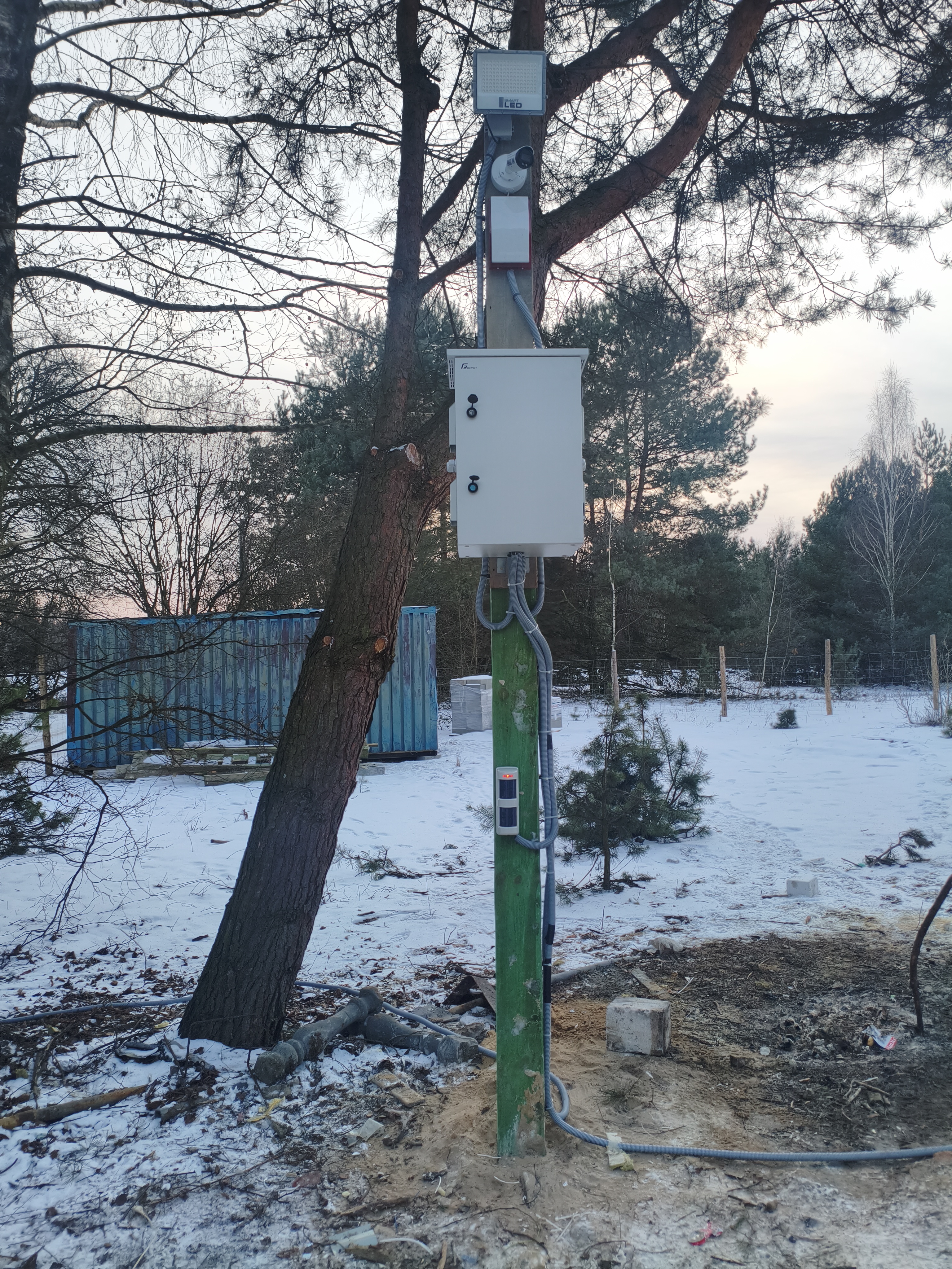 Zabezpieczenie budowy+ zdalne sterowanie alarmem, kamerami i Halogenem